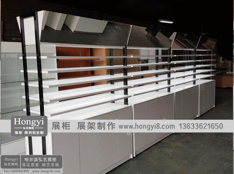 專賣店鐵木結(jié)合展柜制作廠家